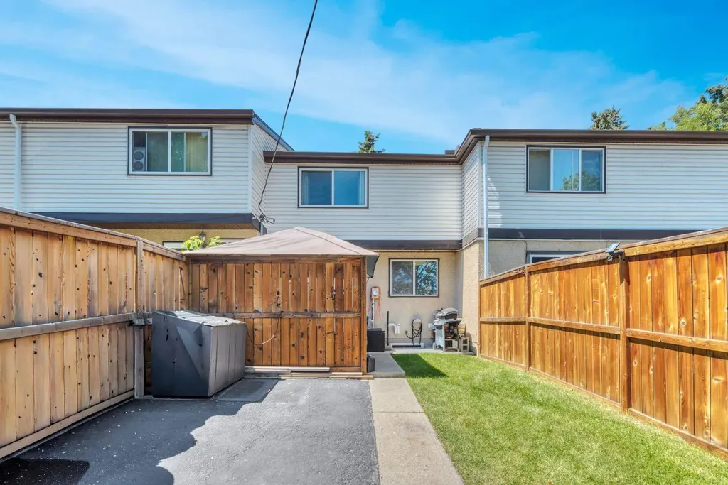 630 Sabrina Road SW Calgary AB T2W 2N7