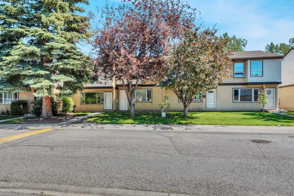 630 Sabrina Road SW Calgary AB T2W 2N7