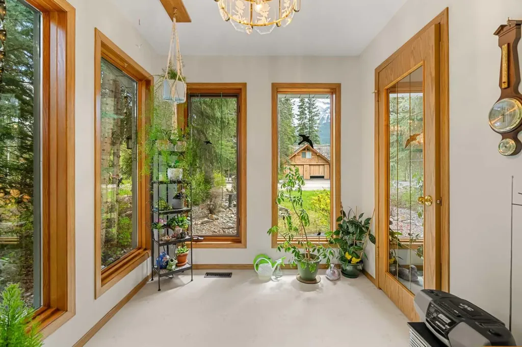 730 2nd Street Canmore AB T1W 2K7