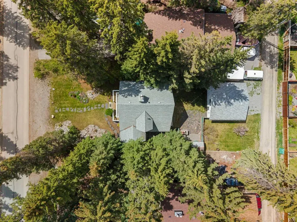 730 2nd Street Canmore AB T1W 2K7