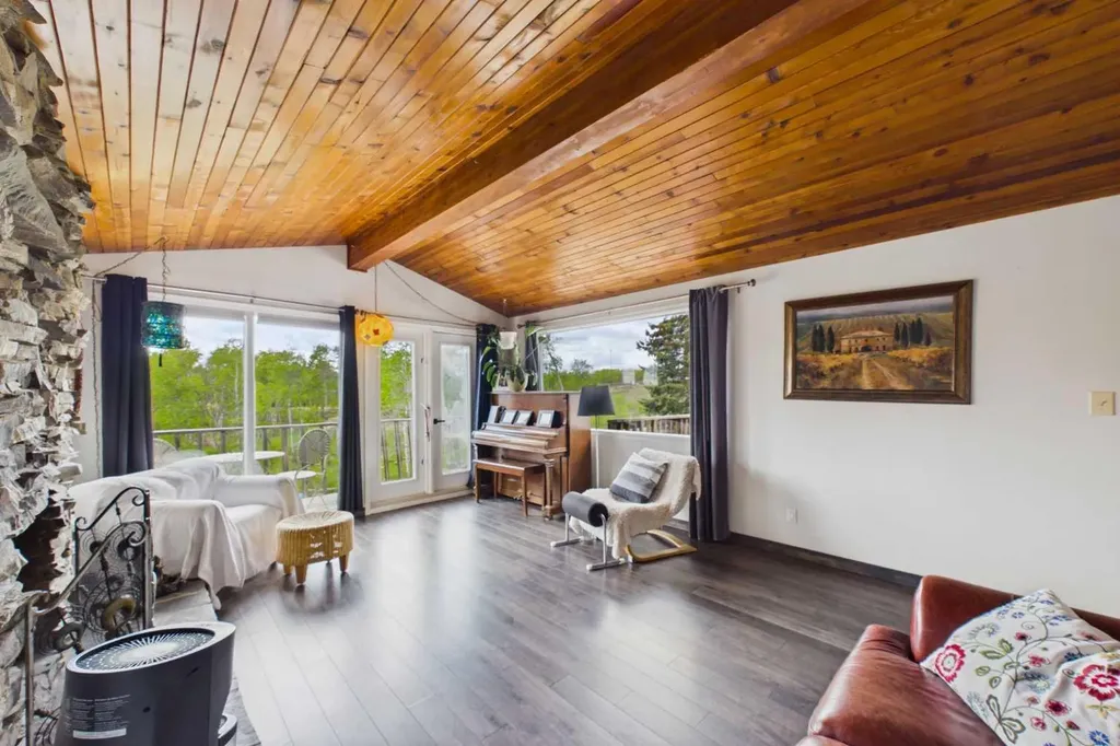 2168 587 Highway Bowden AB T0M 0K0