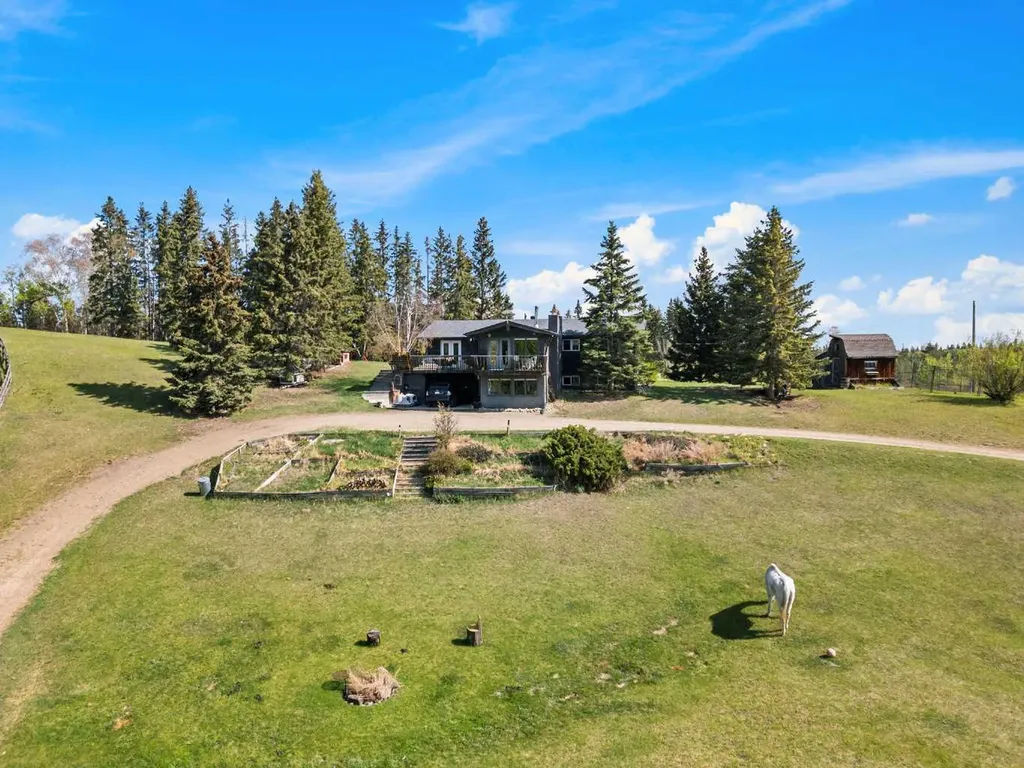 2168 587 Highway Bowden AB T0M 0K0