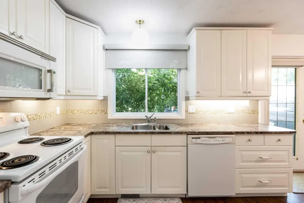 4003 53 Avenue Innisfail AB T4G 1G4