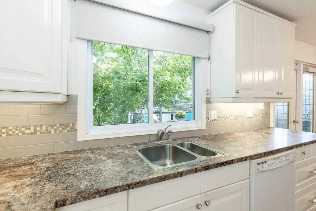 4003 53 Avenue Innisfail AB T4G 1G4