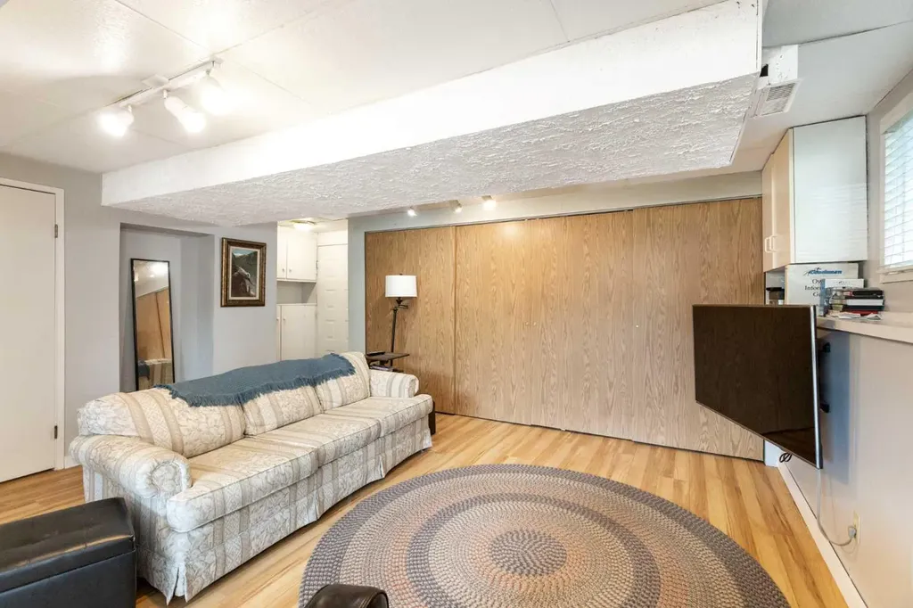 4003 53 Avenue Innisfail AB T4G 1G4