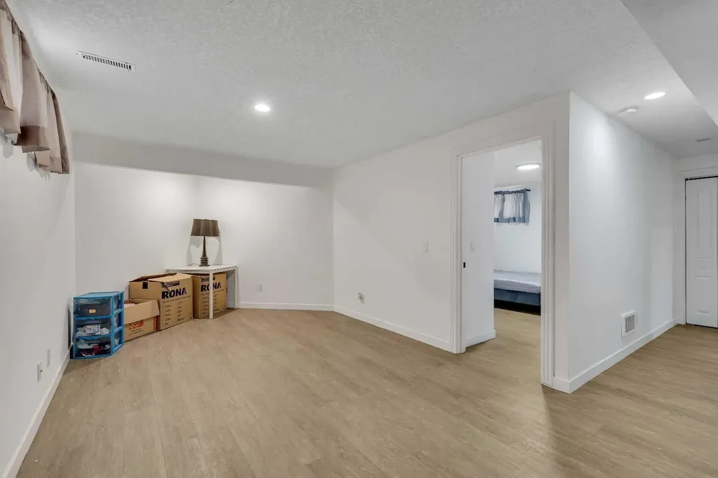 167 Valley Crest Close NW Calgary AB T3B 5X3