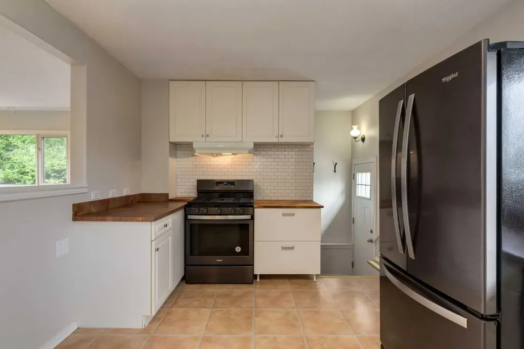 8 Hazelwood Crescent SW Calgary AB T2M 2B2