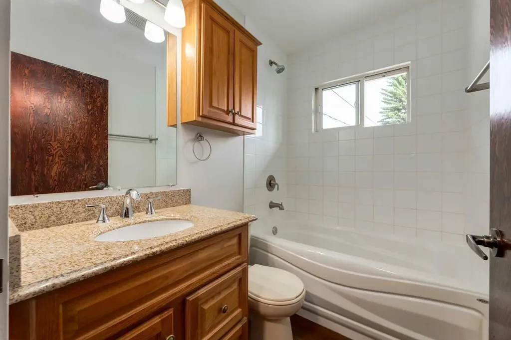 8 Hazelwood Crescent SW Calgary AB T2M 2B2