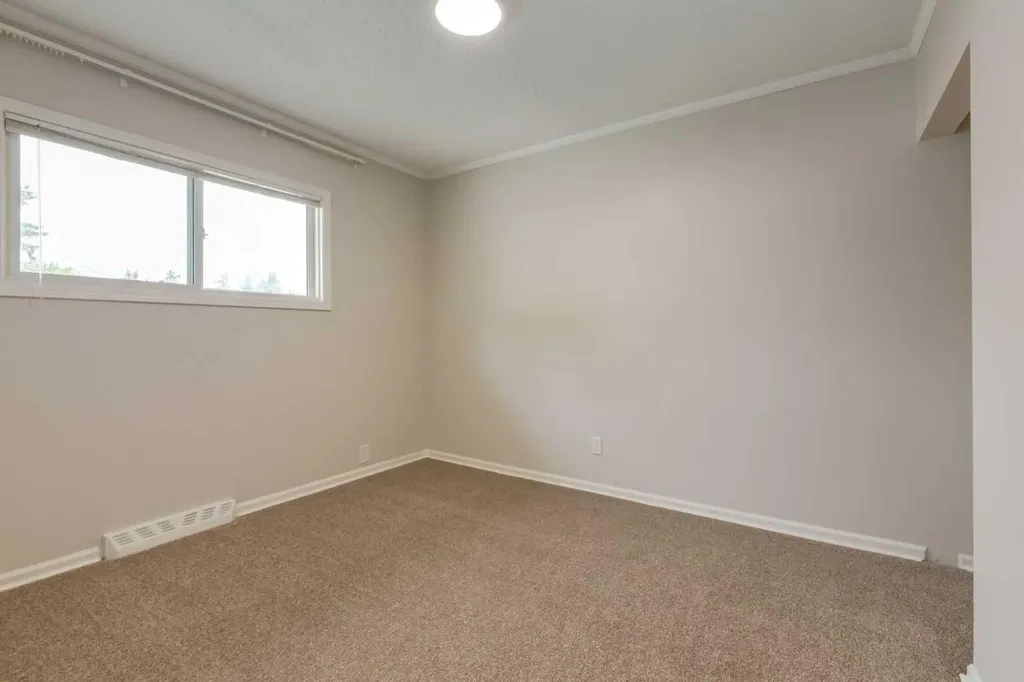 8 Hazelwood Crescent SW Calgary AB T2M 2B2