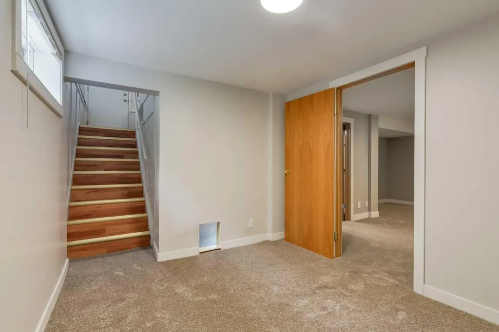 8 Hazelwood Crescent SW Calgary AB T2M 2B2