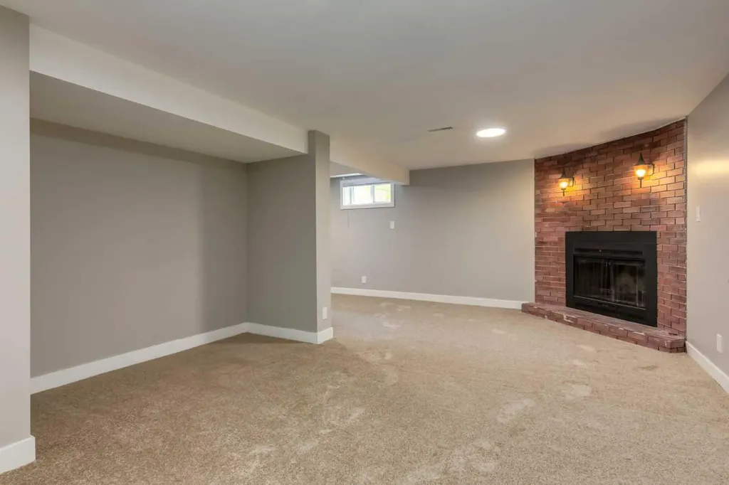 8 Hazelwood Crescent SW Calgary AB T2M 2B2