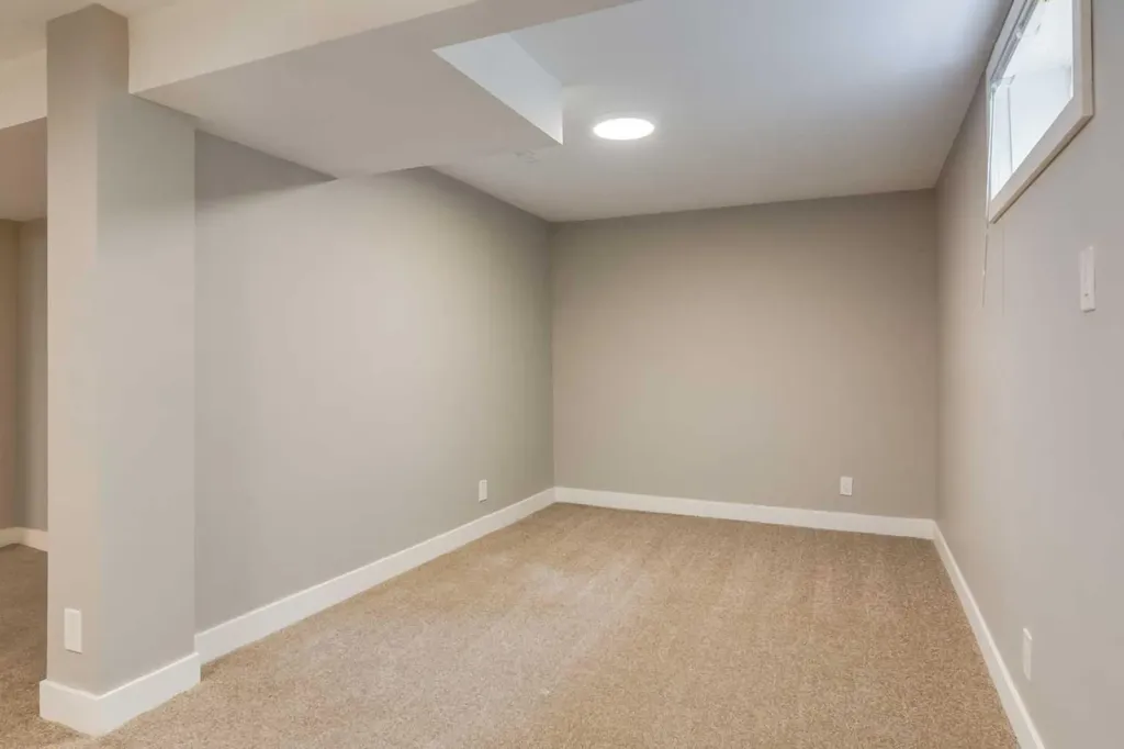 8 Hazelwood Crescent SW Calgary AB T2M 2B2
