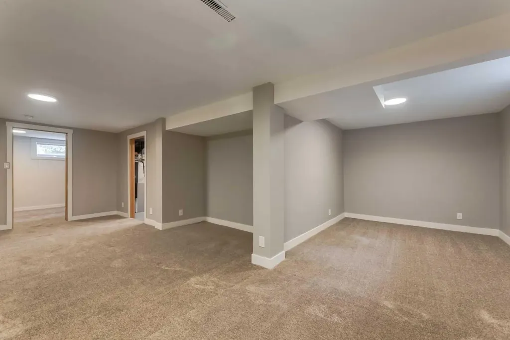 8 Hazelwood Crescent SW Calgary AB T2M 2B2