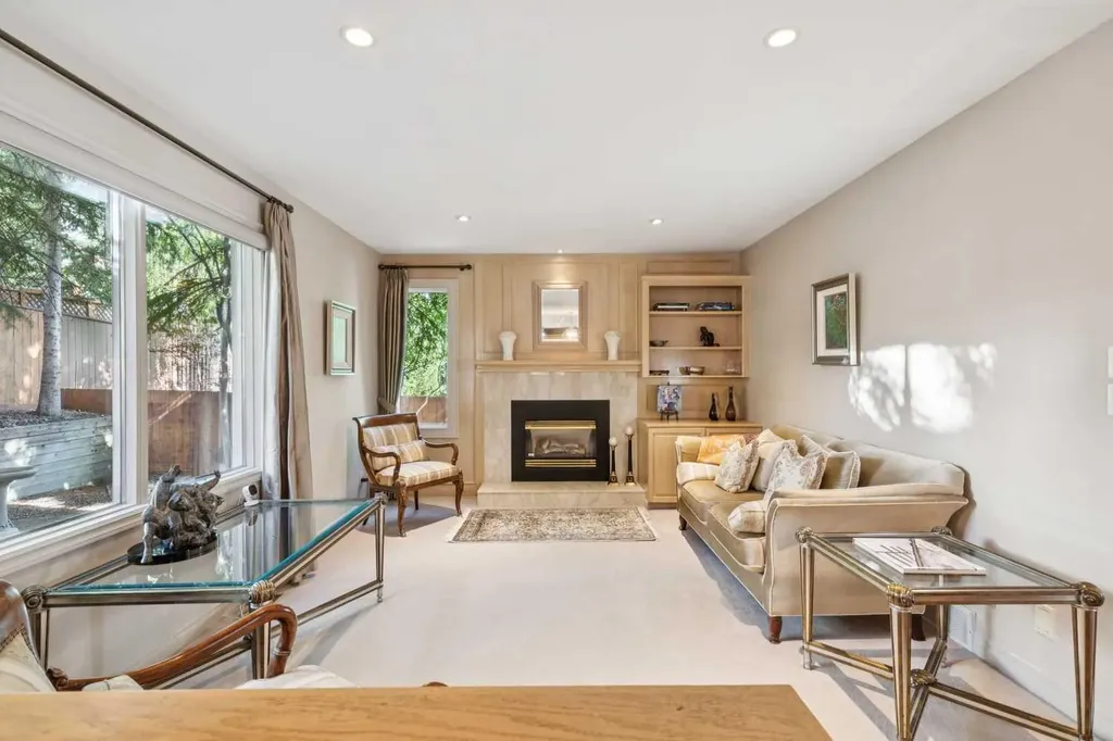 48 Patterson Mews SW Calgary AB T3H 2C6