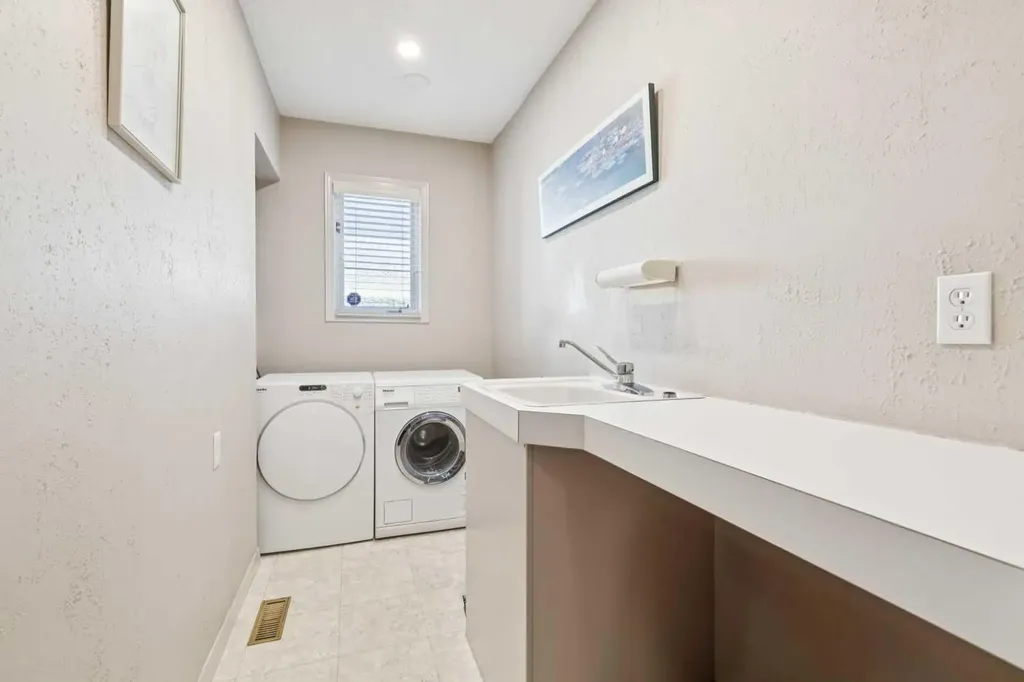 48 Patterson Mews SW Calgary AB T3H 2C6