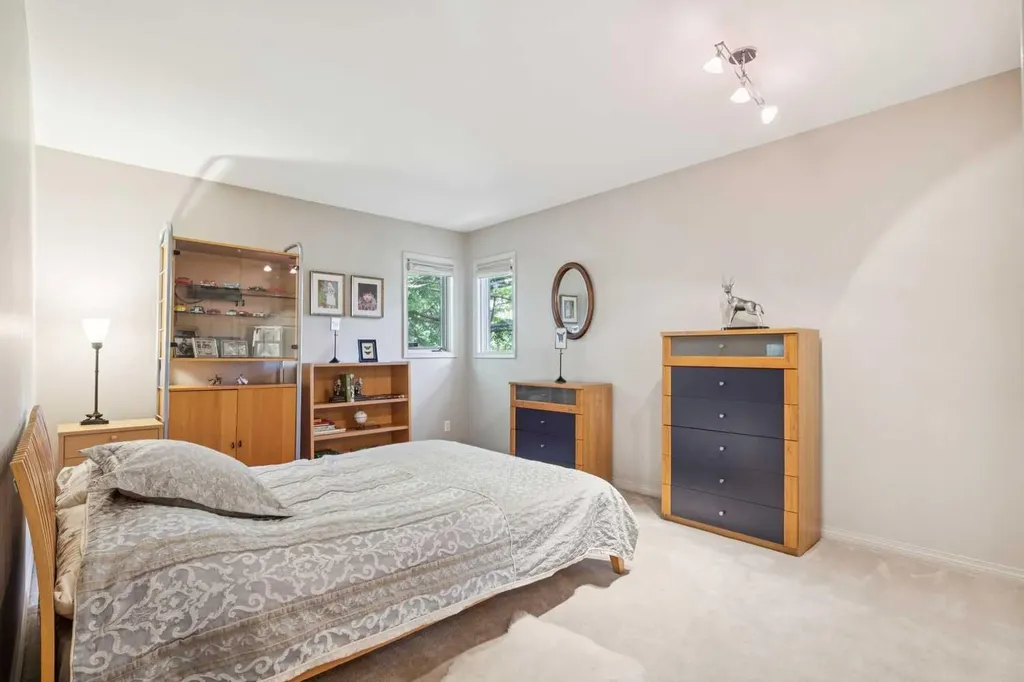 48 Patterson Mews SW Calgary AB T3H 2C6