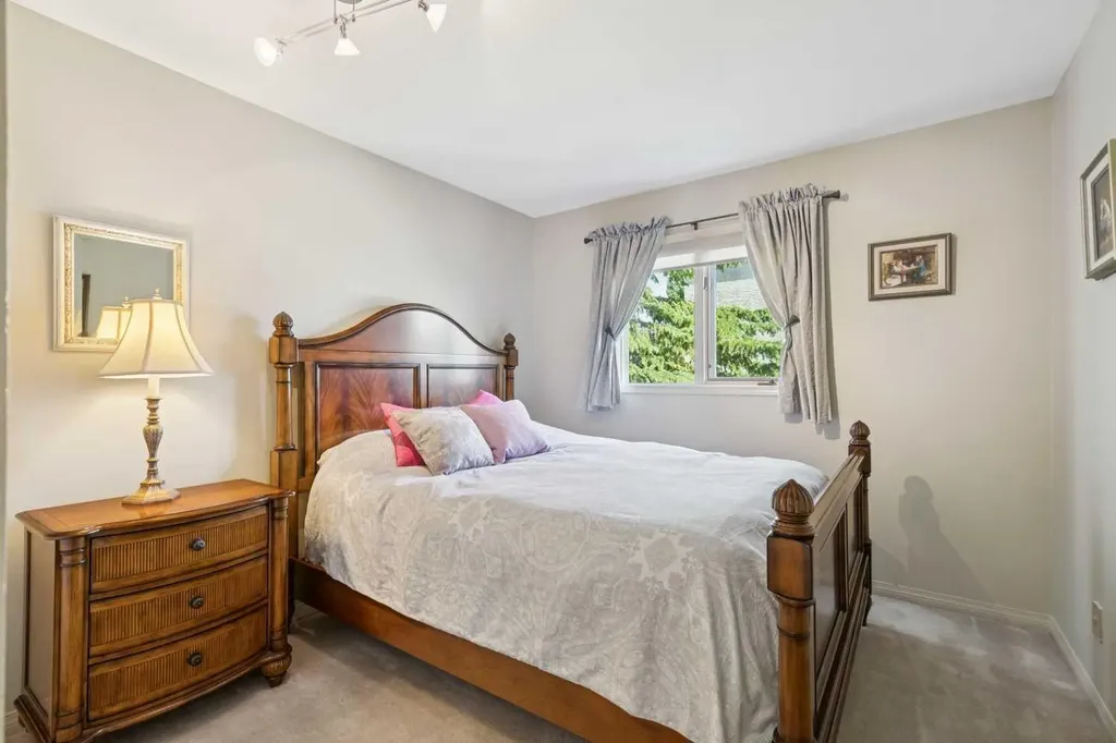 48 Patterson Mews SW Calgary AB T3H 2C6