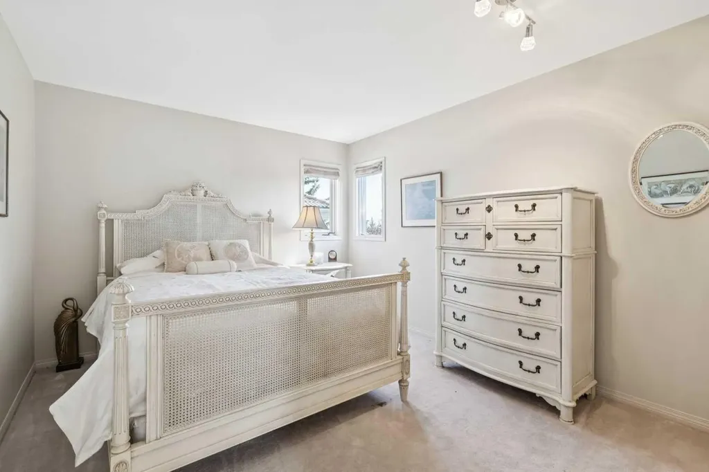48 Patterson Mews SW Calgary AB T3H 2C6