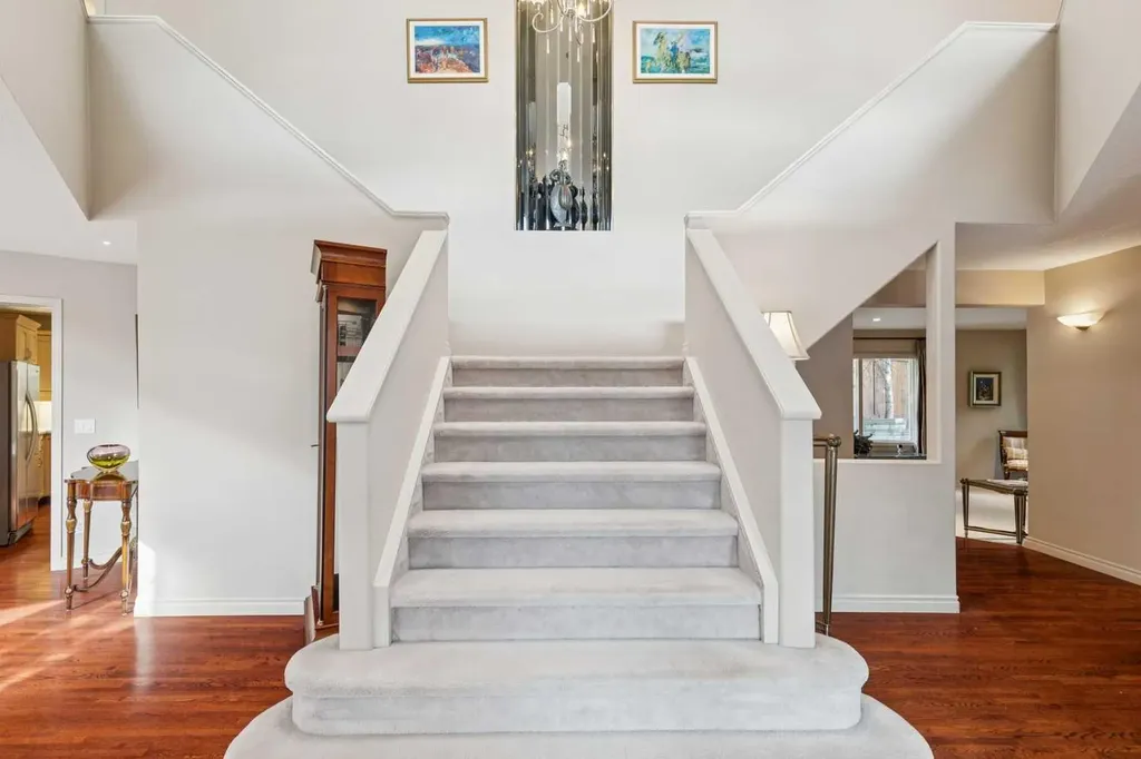 48 Patterson Mews SW Calgary AB T3H 2C6
