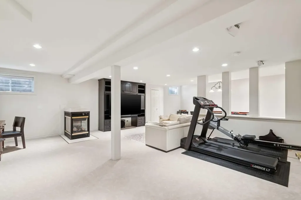 48 Patterson Mews SW Calgary AB T3H 2C6