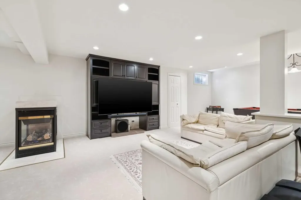 48 Patterson Mews SW Calgary AB T3H 2C6