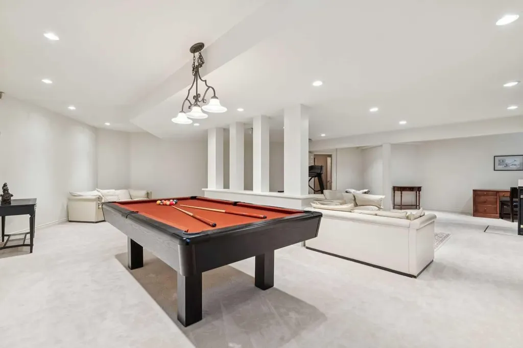 48 Patterson Mews SW Calgary AB T3H 2C6