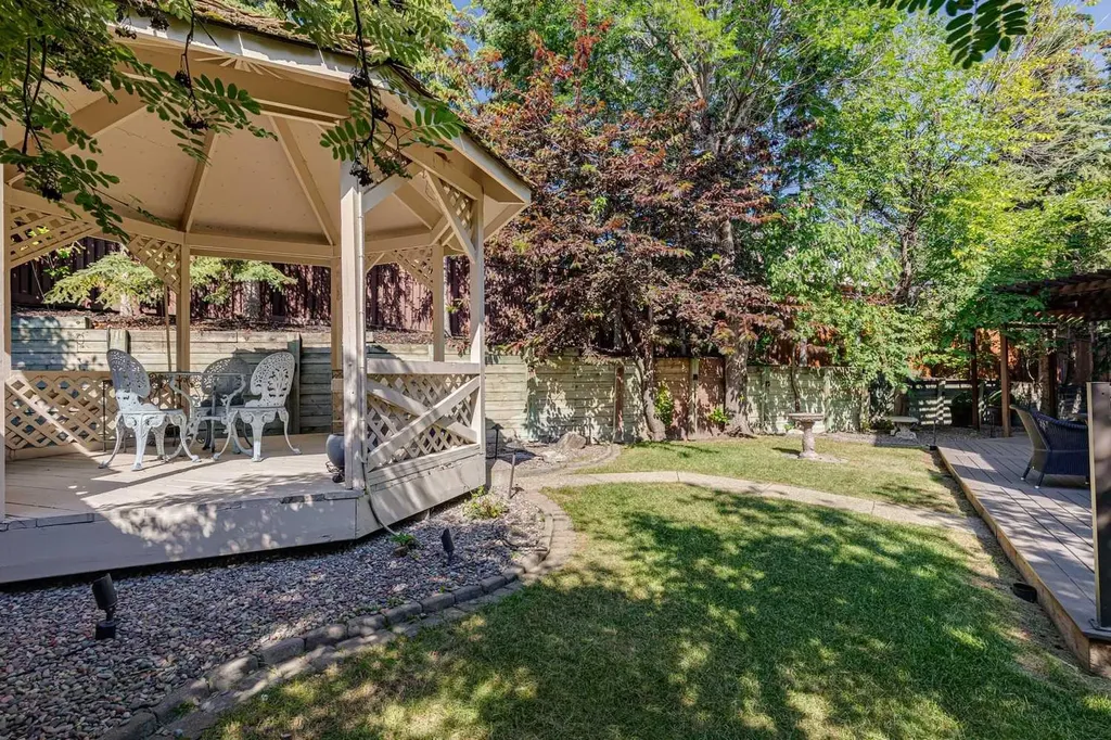 48 Patterson Mews SW Calgary AB T3H 2C6