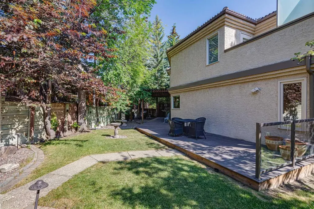 48 Patterson Mews SW Calgary AB T3H 2C6