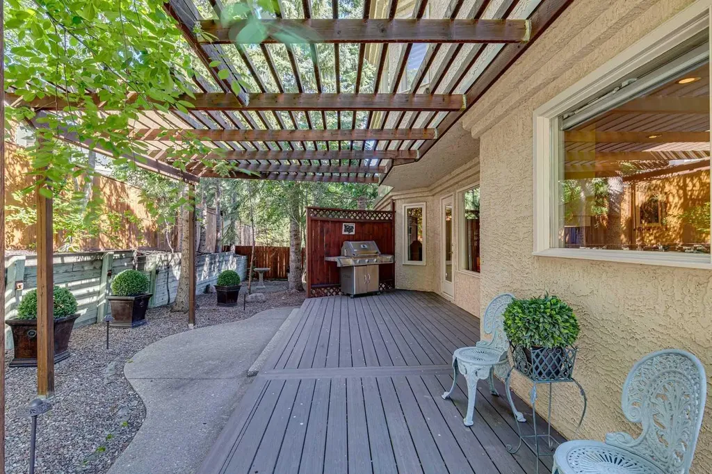 48 Patterson Mews SW Calgary AB T3H 2C6