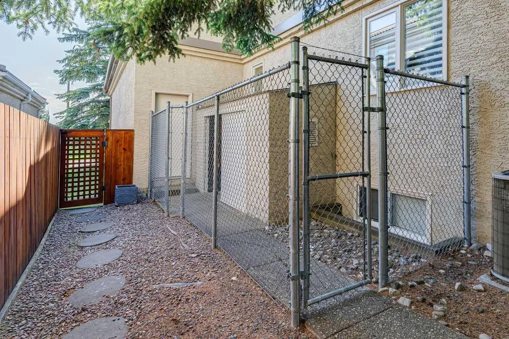 48 Patterson Mews SW Calgary AB T3H 2C6