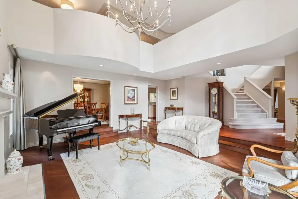 48 Patterson Mews SW Calgary AB T3H 2C6