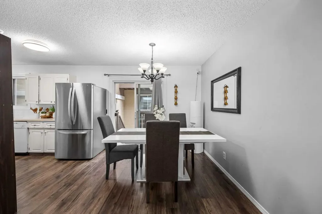 111 Huntington Park Green NW Calgary AB T2K5H4
