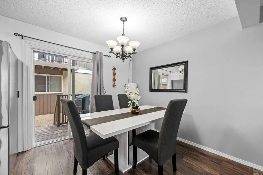 111 Huntington Park Green NW Calgary AB T2K5H4