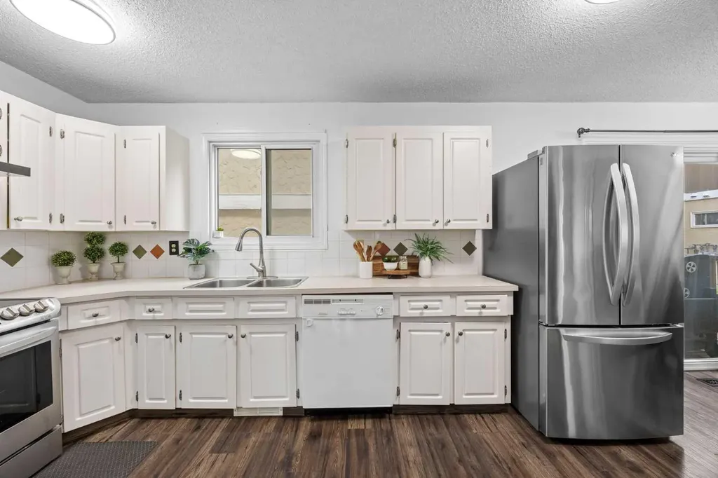 111 Huntington Park Green NW Calgary AB T2K5H4