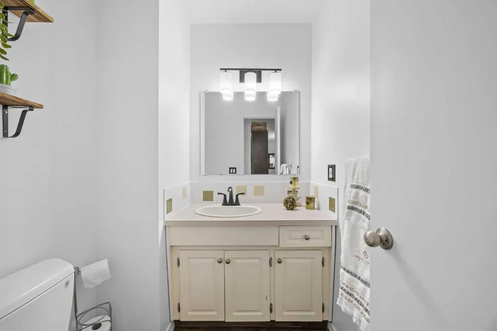 111 Huntington Park Green NW Calgary AB T2K5H4