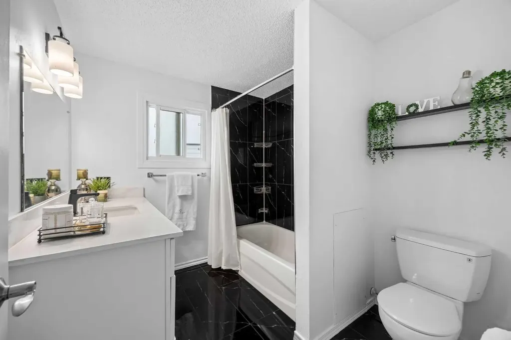 111 Huntington Park Green NW Calgary AB T2K5H4