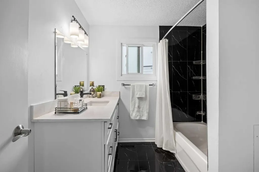 111 Huntington Park Green NW Calgary AB T2K5H4