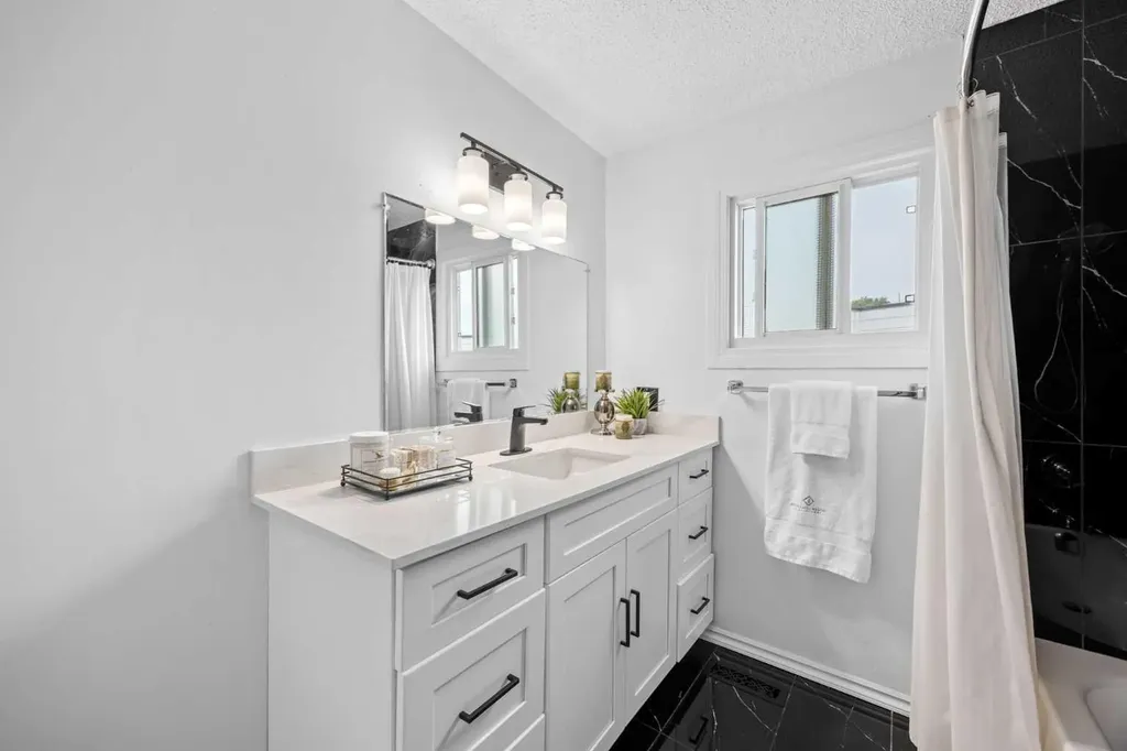 111 Huntington Park Green NW Calgary AB T2K5H4