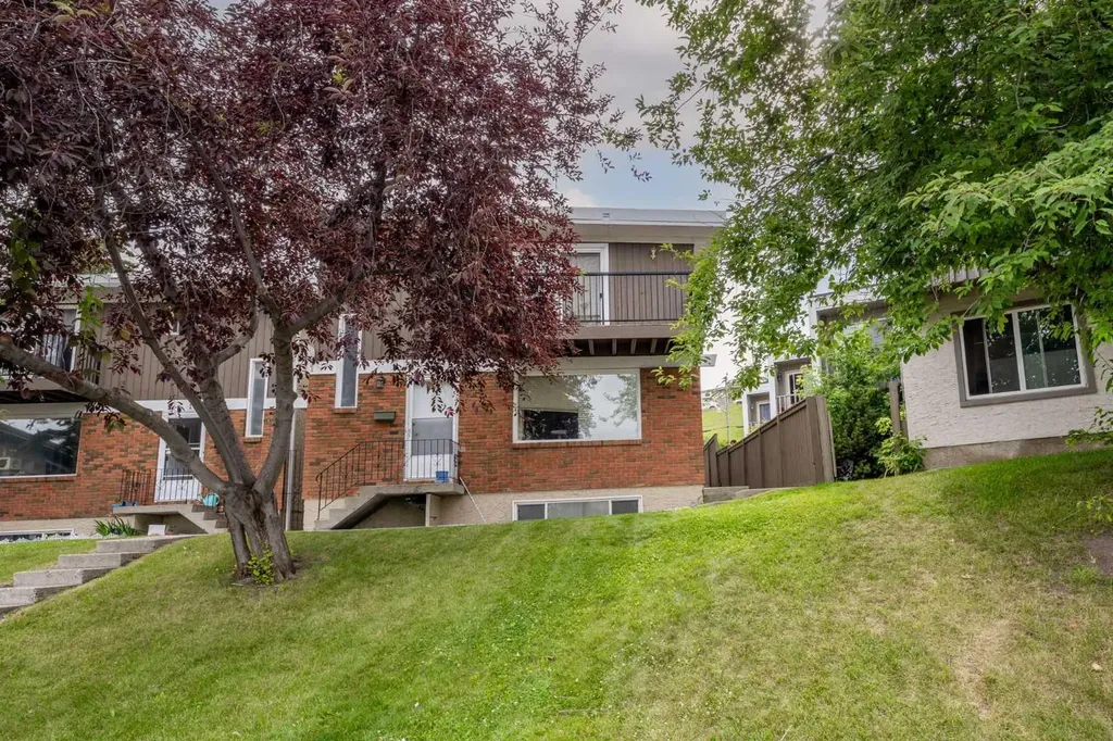 111 Huntington Park Green NW Calgary AB T2K5H4