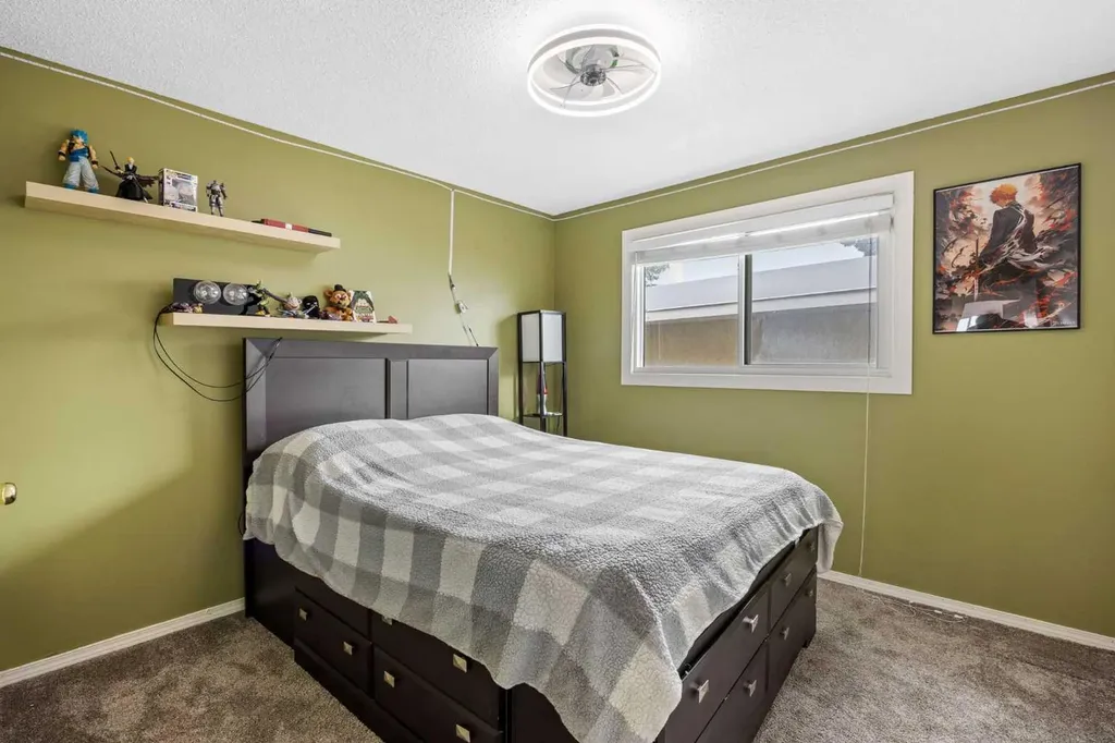 111 Huntington Park Green NW Calgary AB T2K5H4