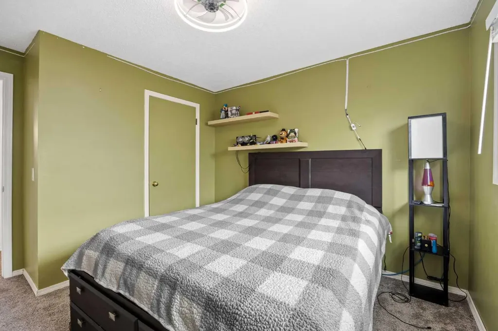 111 Huntington Park Green NW Calgary AB T2K5H4