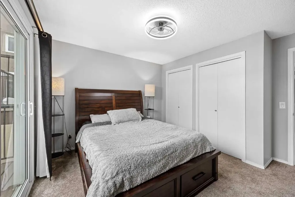 111 Huntington Park Green NW Calgary AB T2K5H4