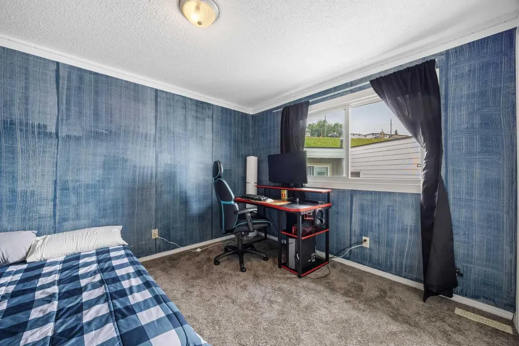 111 Huntington Park Green NW Calgary AB T2K5H4