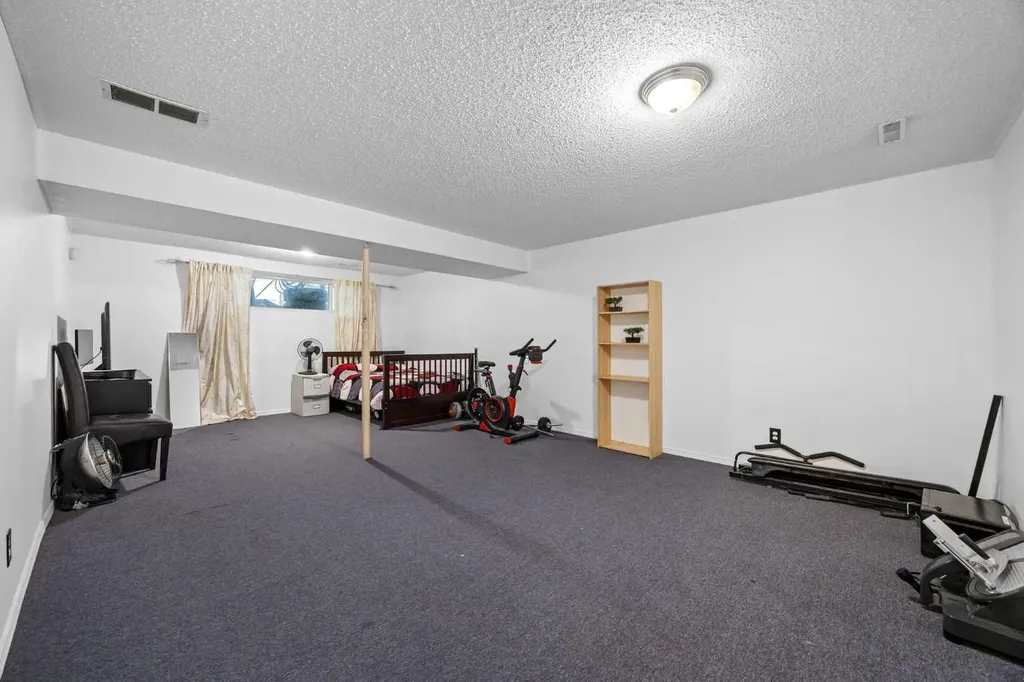 111 Huntington Park Green NW Calgary AB T2K5H4