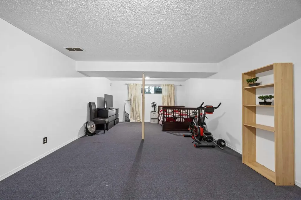 111 Huntington Park Green NW Calgary AB T2K5H4