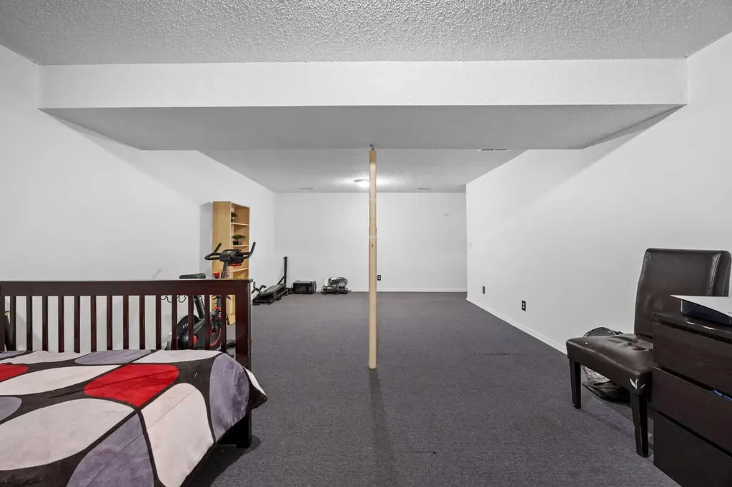 111 Huntington Park Green NW Calgary AB T2K5H4