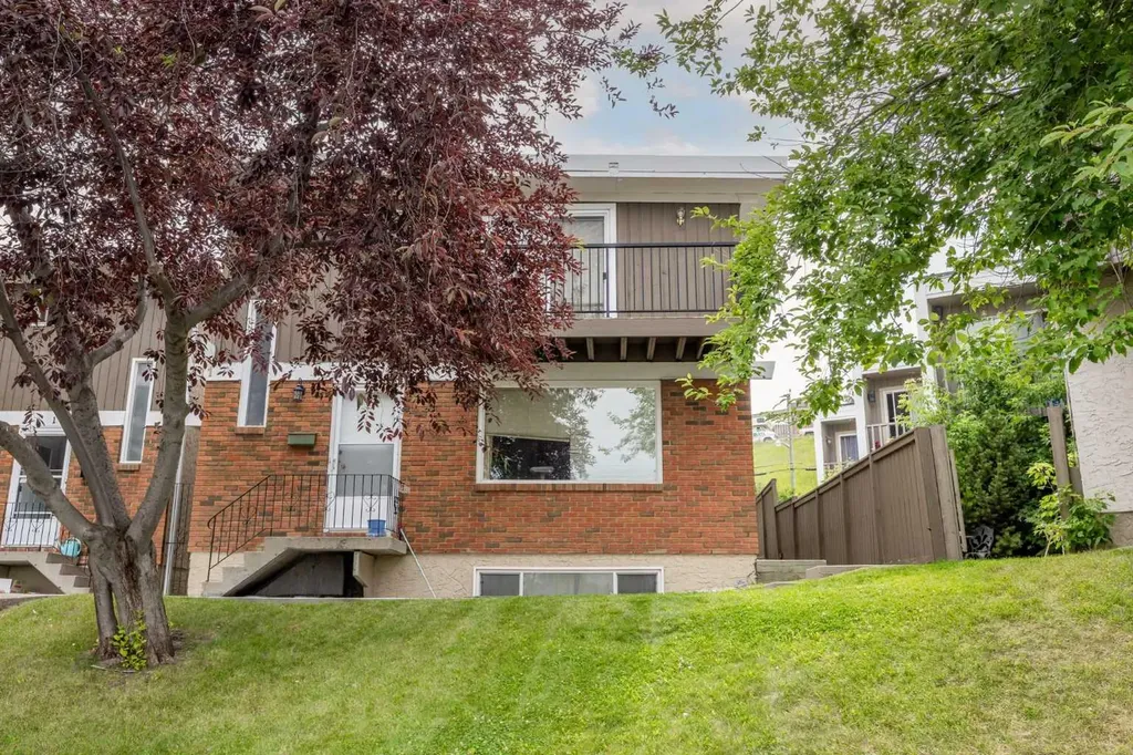 111 Huntington Park Green NW Calgary AB T2K5H4