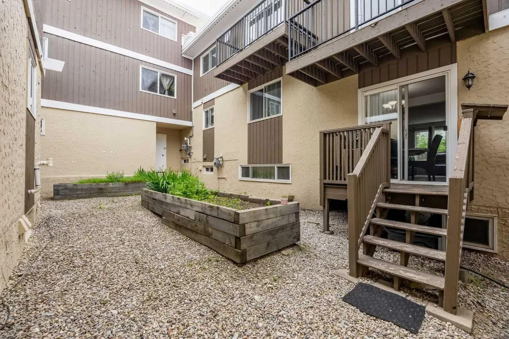 111 Huntington Park Green NW Calgary AB T2K5H4