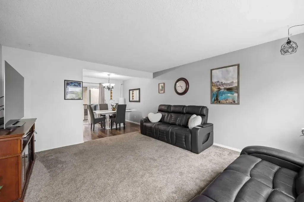 111 Huntington Park Green NW Calgary AB T2K5H4