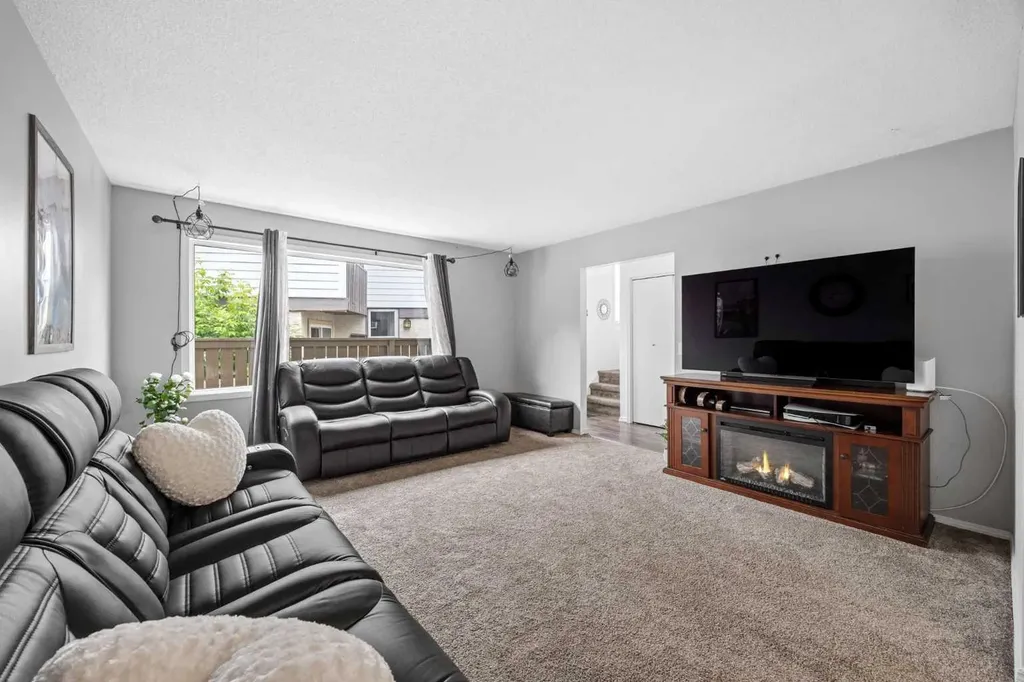 111 Huntington Park Green NW Calgary AB T2K5H4